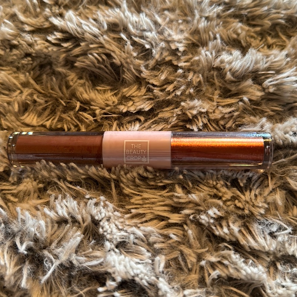 The beauty crop liquid eyeshadow duo